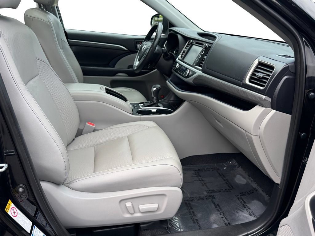 Used 2019 Toyota Highlander Limited Platinum AWD/4WD image 8