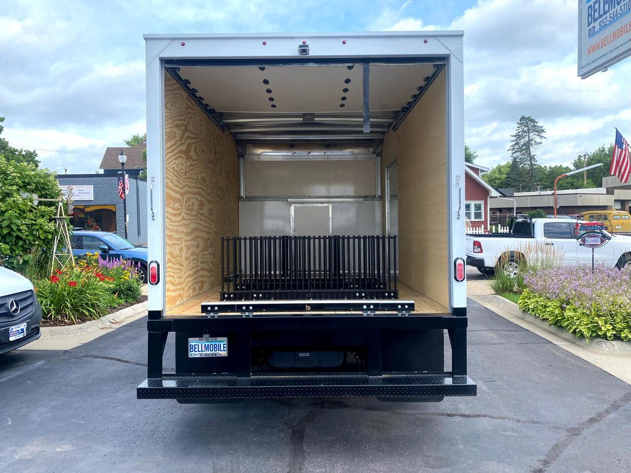 Used 2024 Ford E-350 and Econoline 350 Super Duty w/ Power Windows & Locks Group image 10