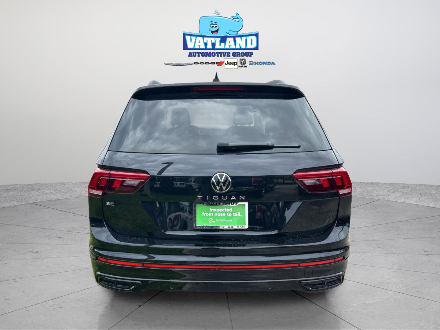 Used 2024 Volkswagen Tiguan SE R-Line FWD image 4