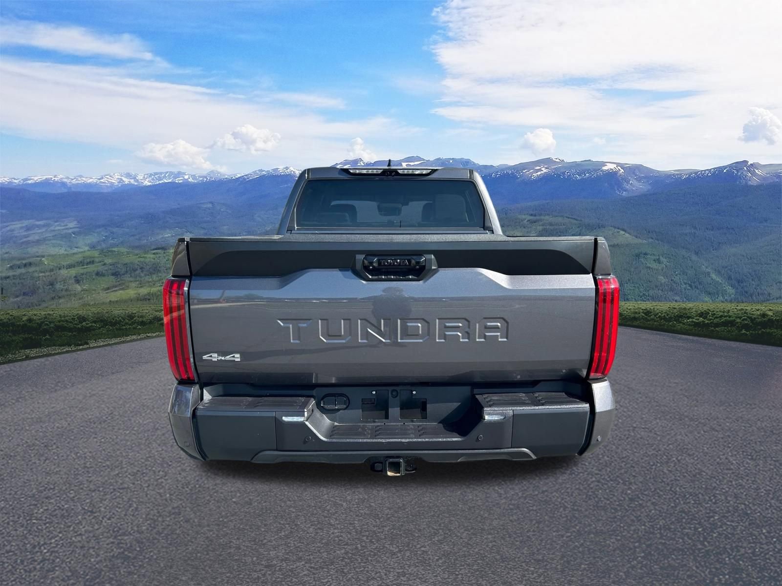 Used 2022 Toyota Tundra SR5 w/ Advanced Technology Package AWD/4WD image 4