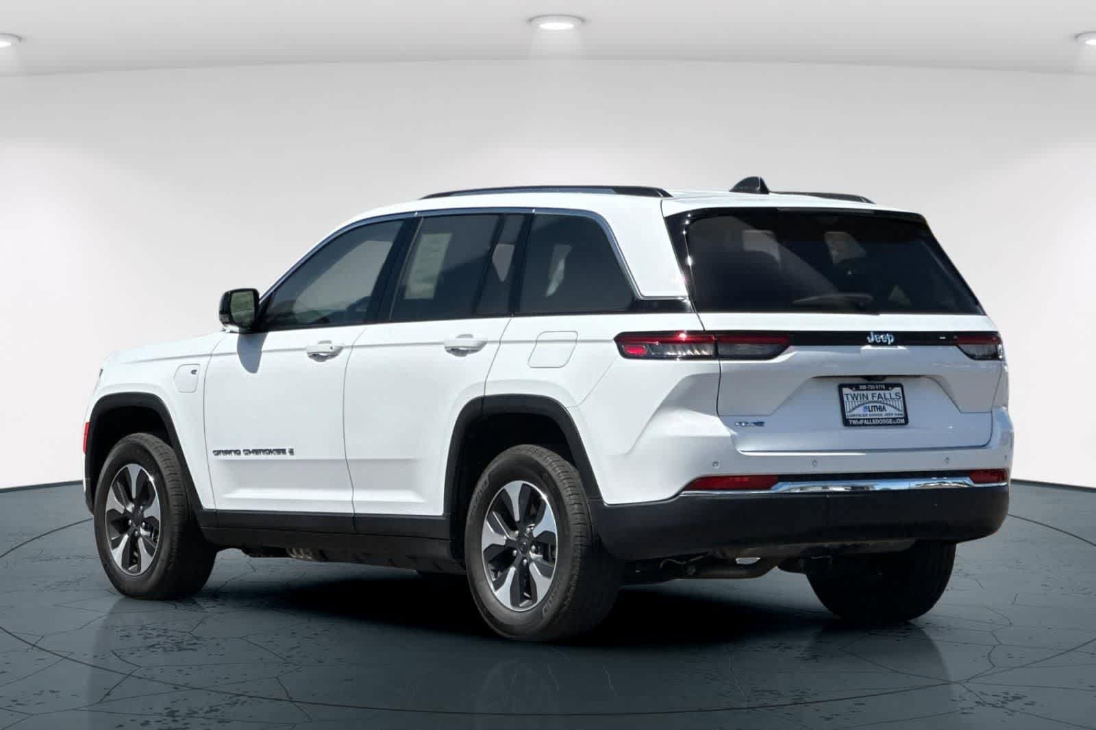 Certified 2022 Jeep Grand Cherokee Limited 4xe w/ Luxury Tech Group II AWD/4WD image 8
