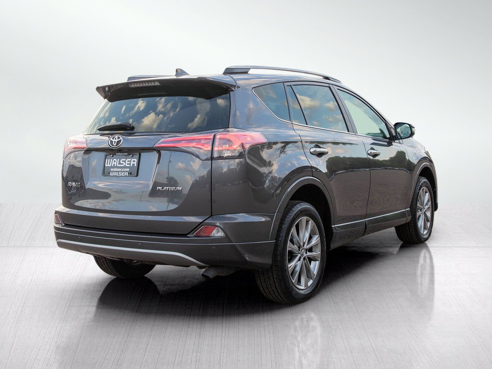 Used 2017 Toyota RAV4 Platinum FWD image 5