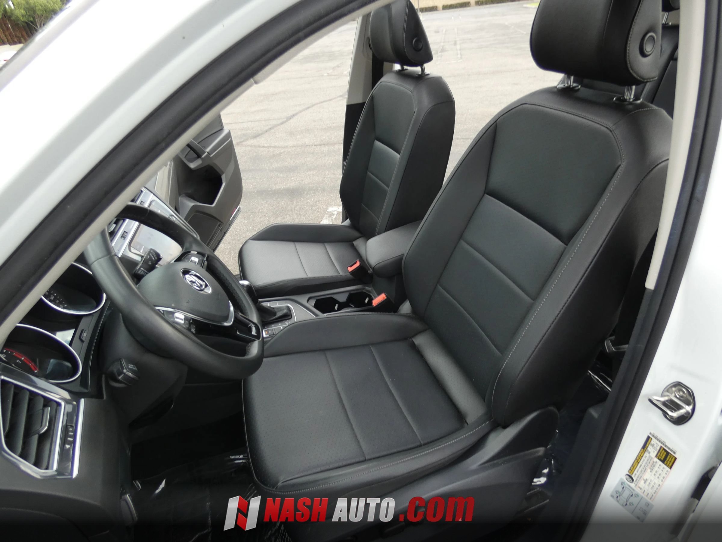 Used 2020 Volkswagen Tiguan SE w/ Panoramic Sunroof Package FWD image 55
