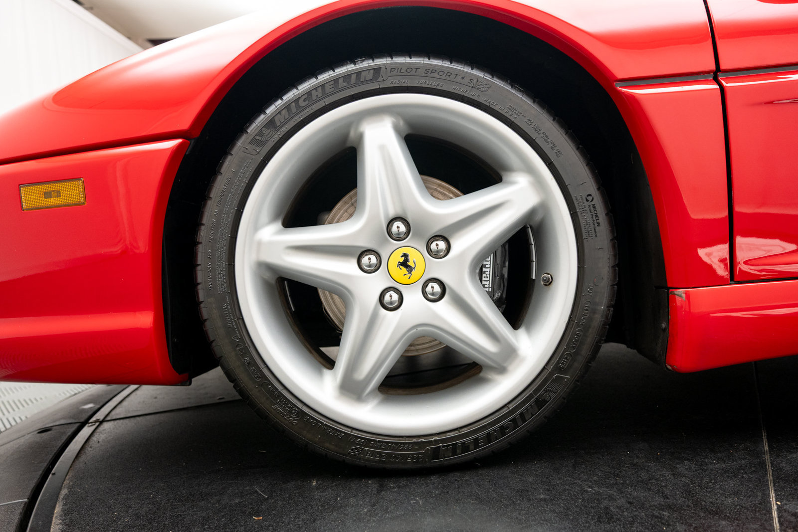 Used 1995 Ferrari F355 Berlinetta RWD image 46