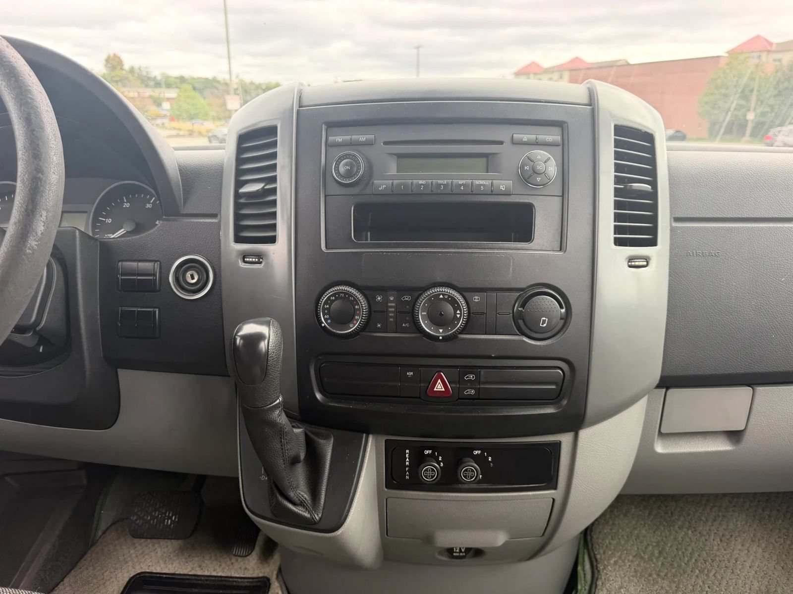 Used 2010 Mercedes-Benz Sprinter 2500 image 21