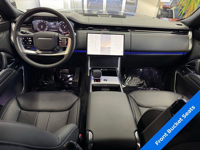 Used 2025 Land Rover Range Rover SE image 18