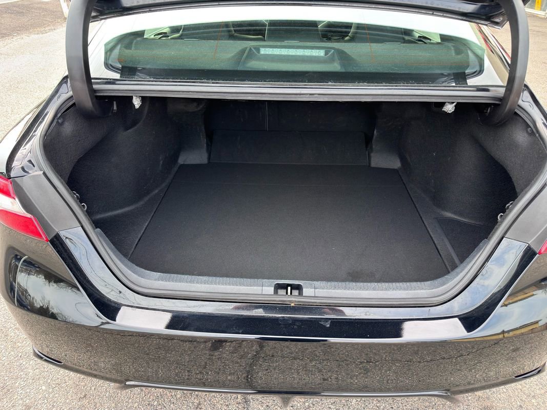 Used 2020 Toyota Camry SE w/ Sunroof Package image 33