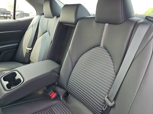Used 2024 Toyota Camry SE image 27