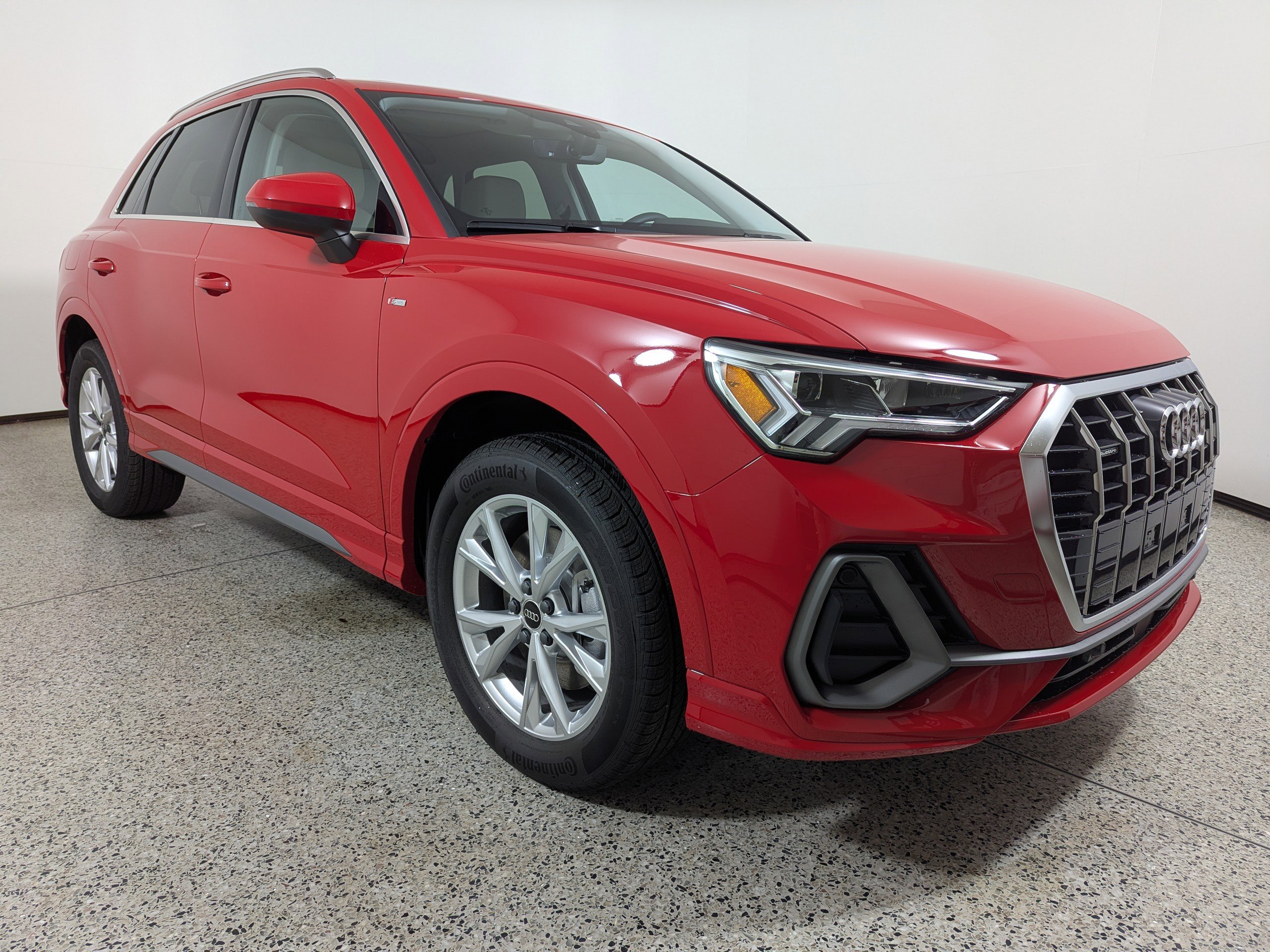 New 2025 Audi Q3 2.0T Premium