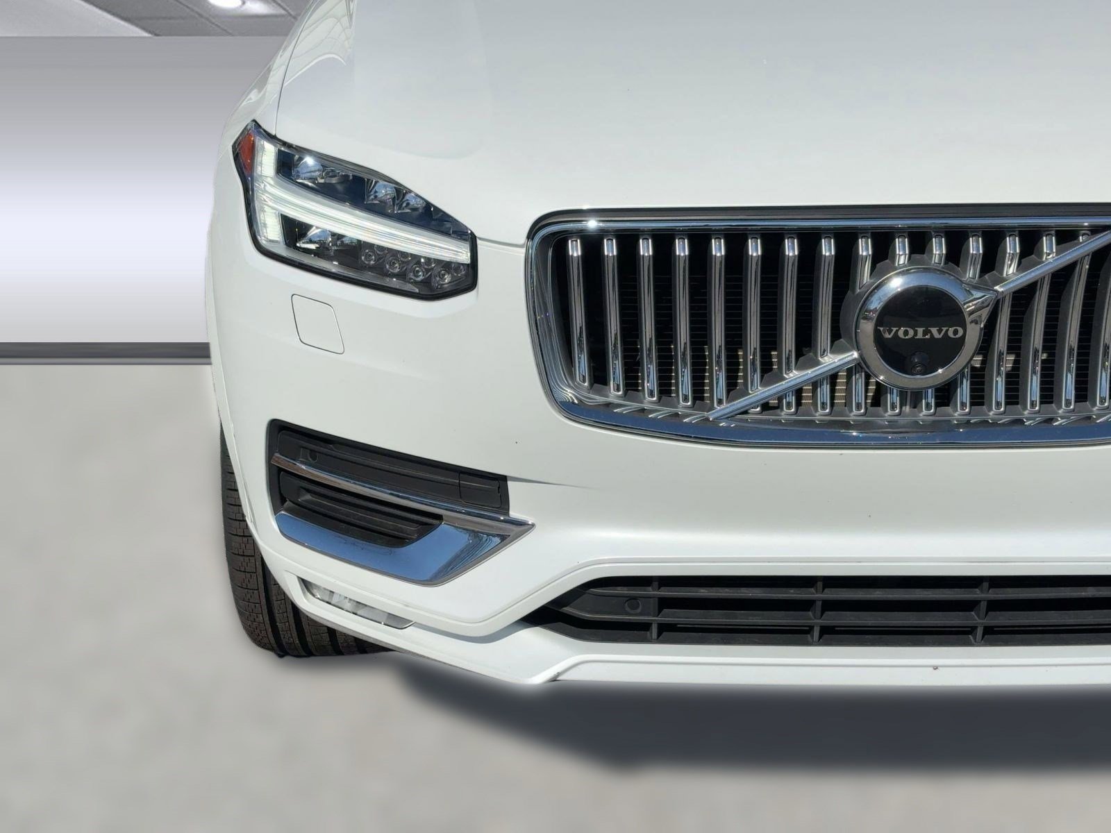 Certified 2023 Volvo XC90 B6 Ultimate w/ Lounge Package image 28