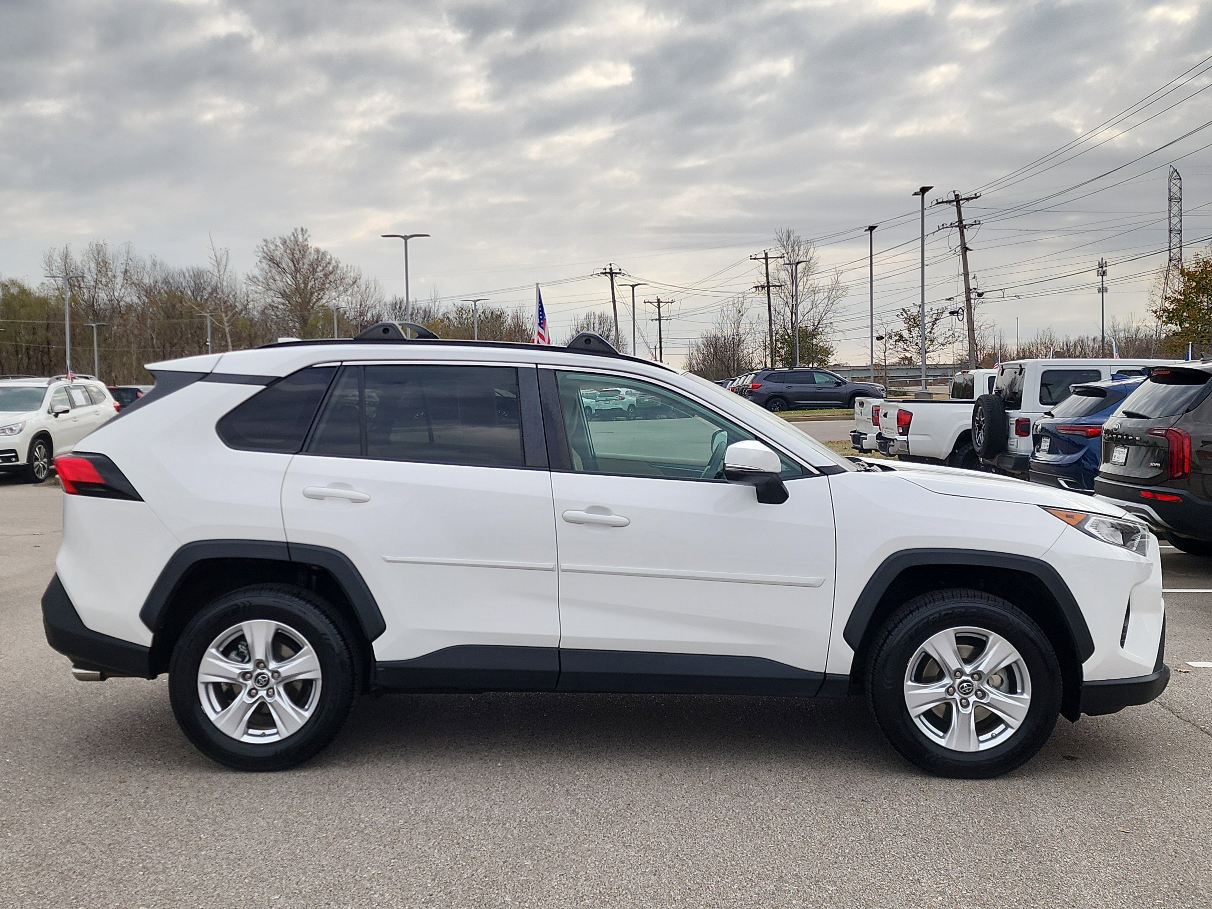 Used 2019 Toyota RAV4 XLE image 2