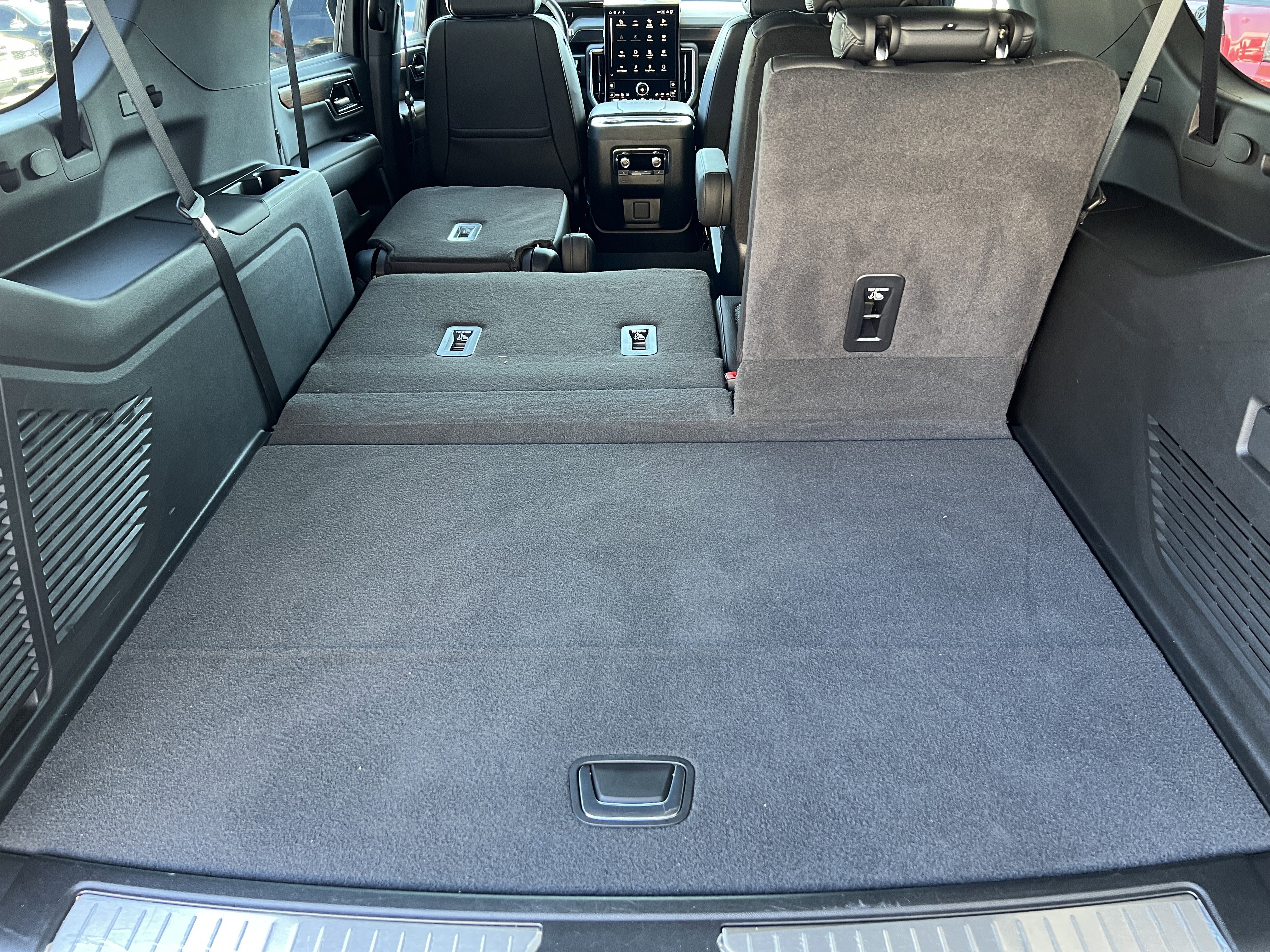 Used 2025 GMC Yukon XL Denali image 24