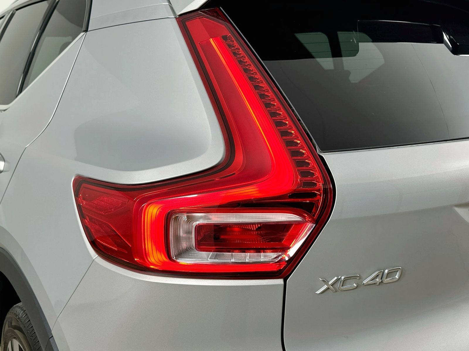 Used 2023 Volvo XC40 B5 Ultimate w/ Protection Package Premier AWD/4WD image 12