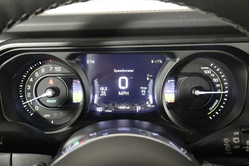 Used 2025 Jeep Wrangler Unlimited Sahara image 11