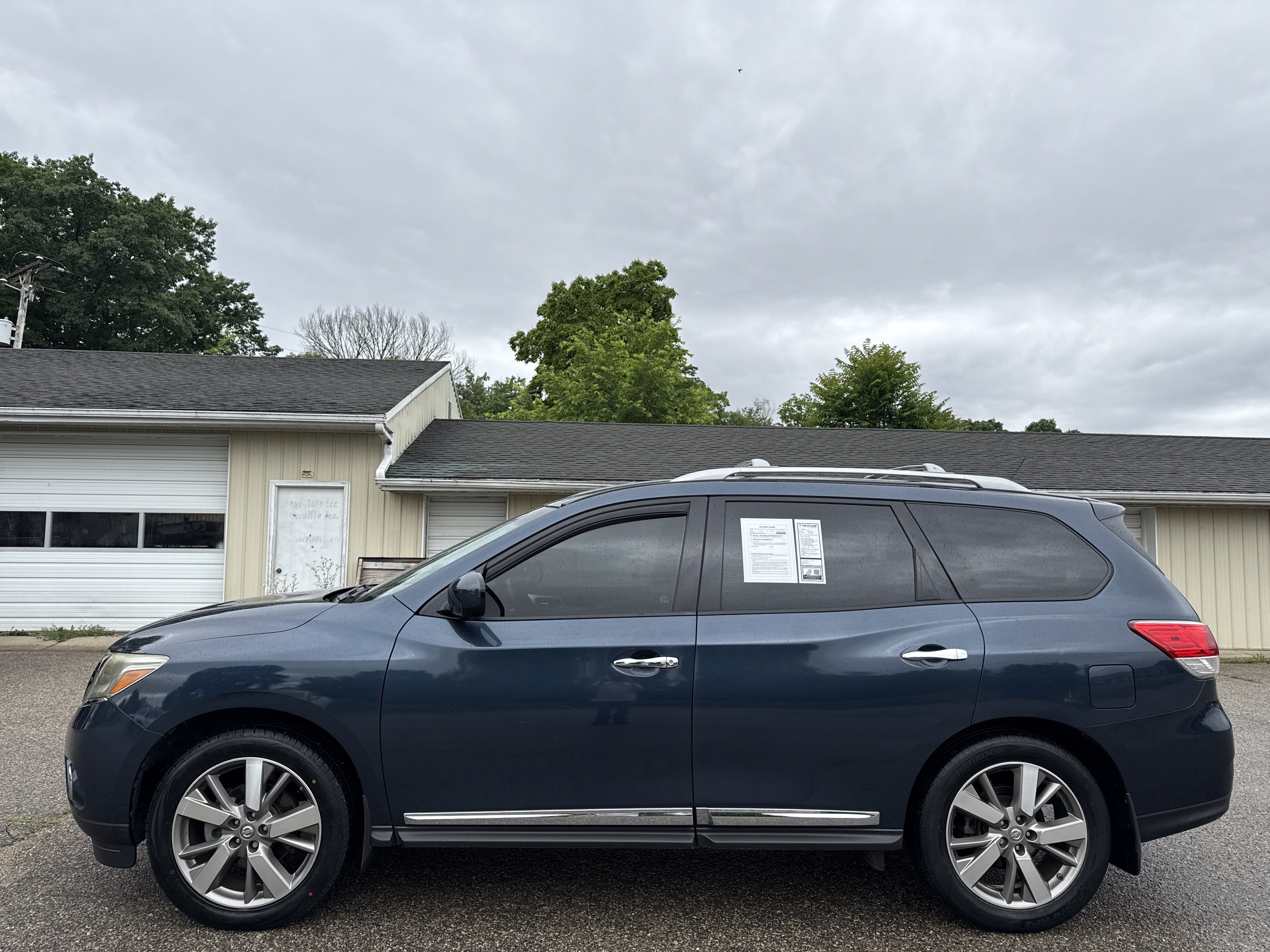 Used 2014 Nissan Pathfinder Platinum FWD image 9