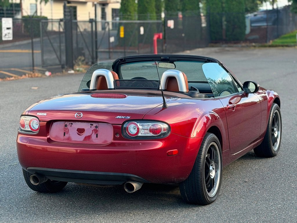 Used 2006 MAZDA MX-5 Miata Grand Touring RWD image 5