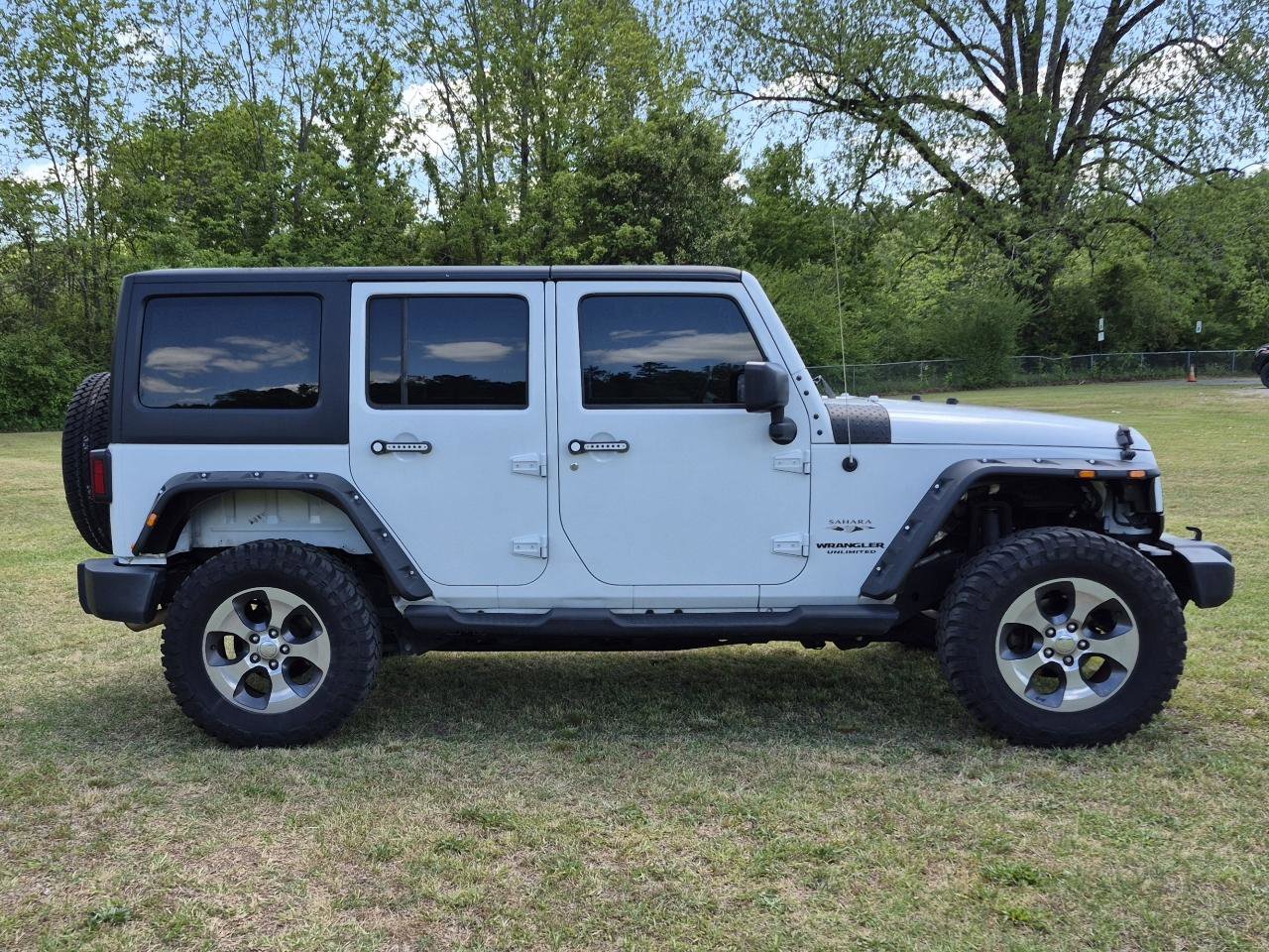 Used 2016 Jeep Wrangler Unlimited Sahara w/ Max Tow Package AWD/4WD image 11