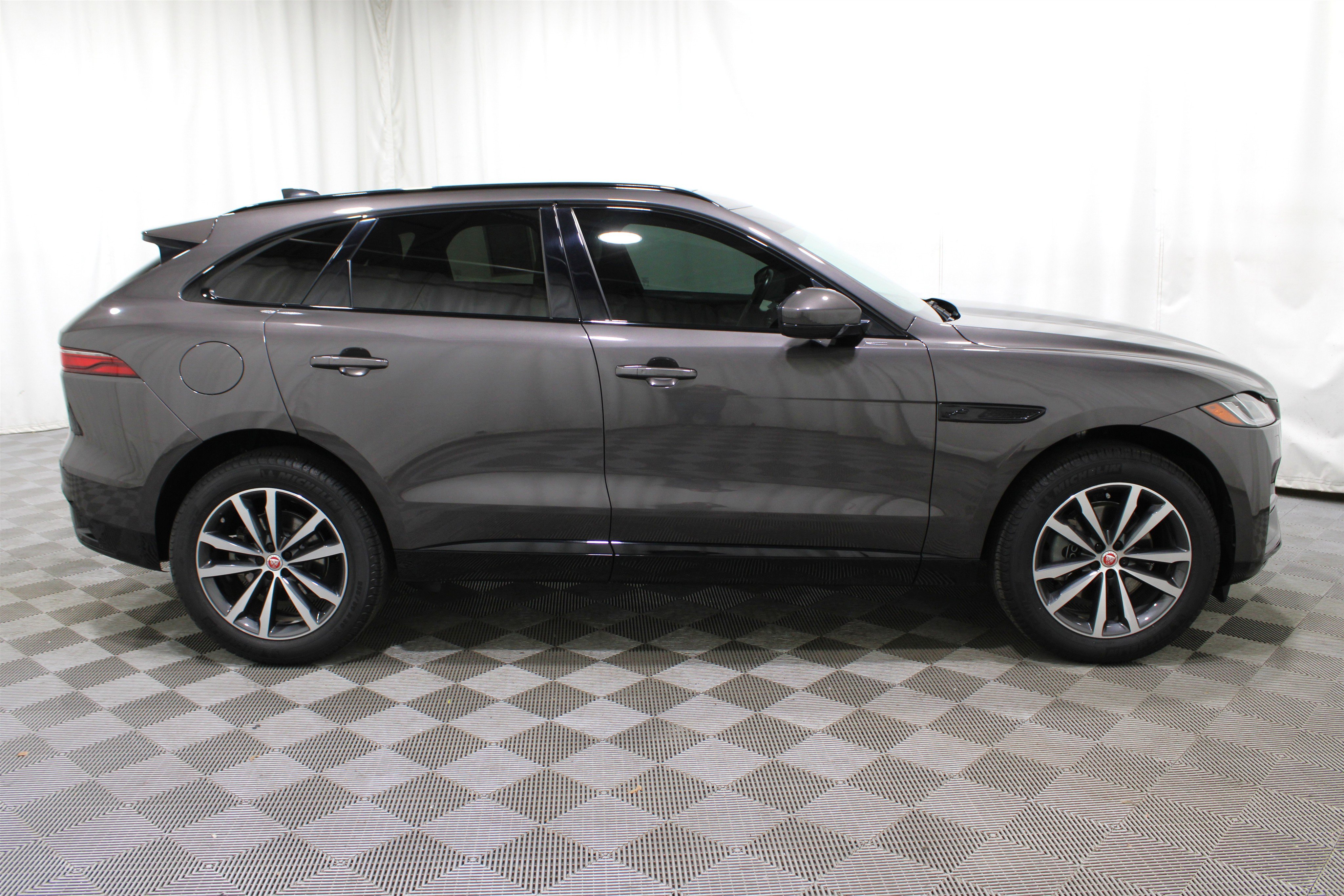 Used 2022 Jaguar F-PACE S image 33