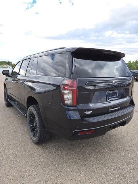 Used 2023 Chevrolet Suburban Z71 image 2