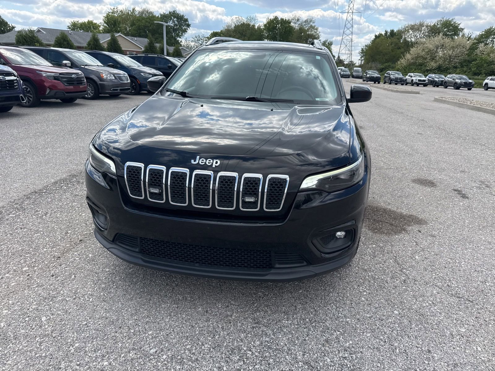 Used 2019 Jeep Cherokee Latitude Plus w/ Comfort/Convenience Group FWD image 3