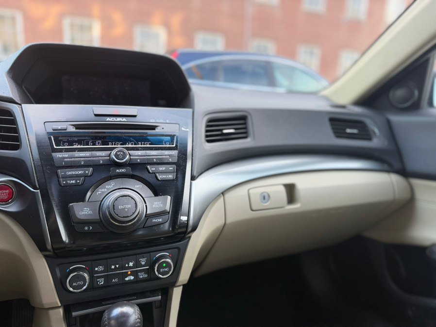 Used 2013 Acura ILX w/ Technology Package FWD image 17
