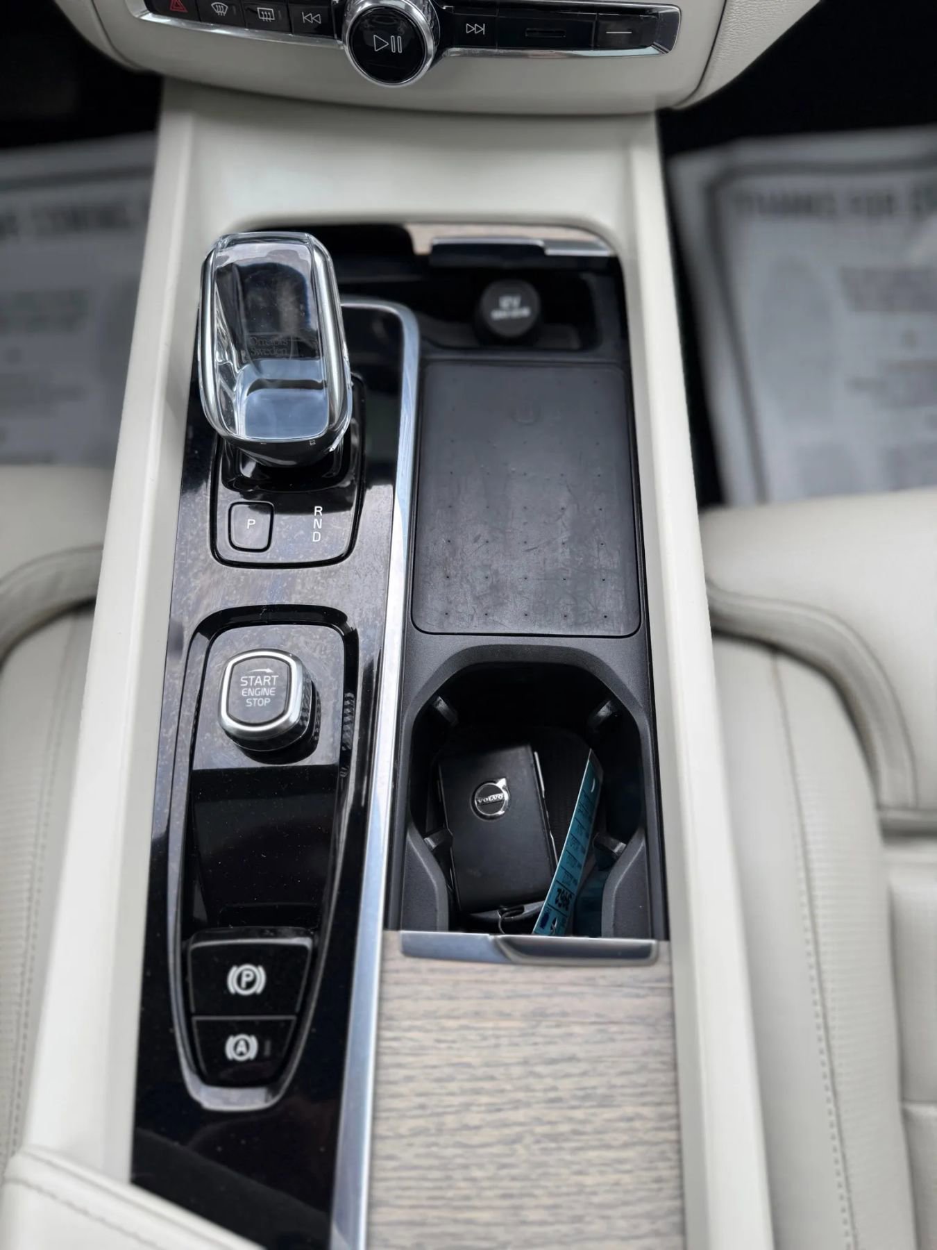 Used 2022 Volvo XC60 T8 Inscription w/ Advanced Package image 29