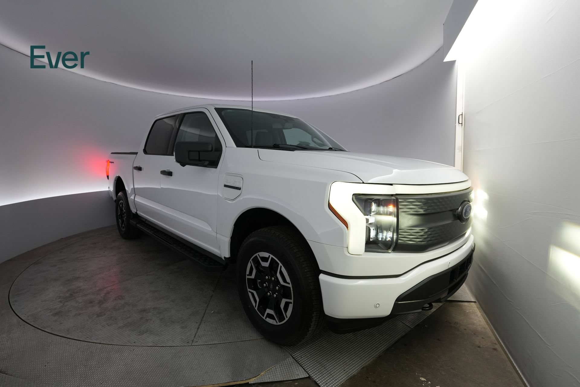 Used 2023 Ford F150 Lightning XLT AWD/4WD image 2