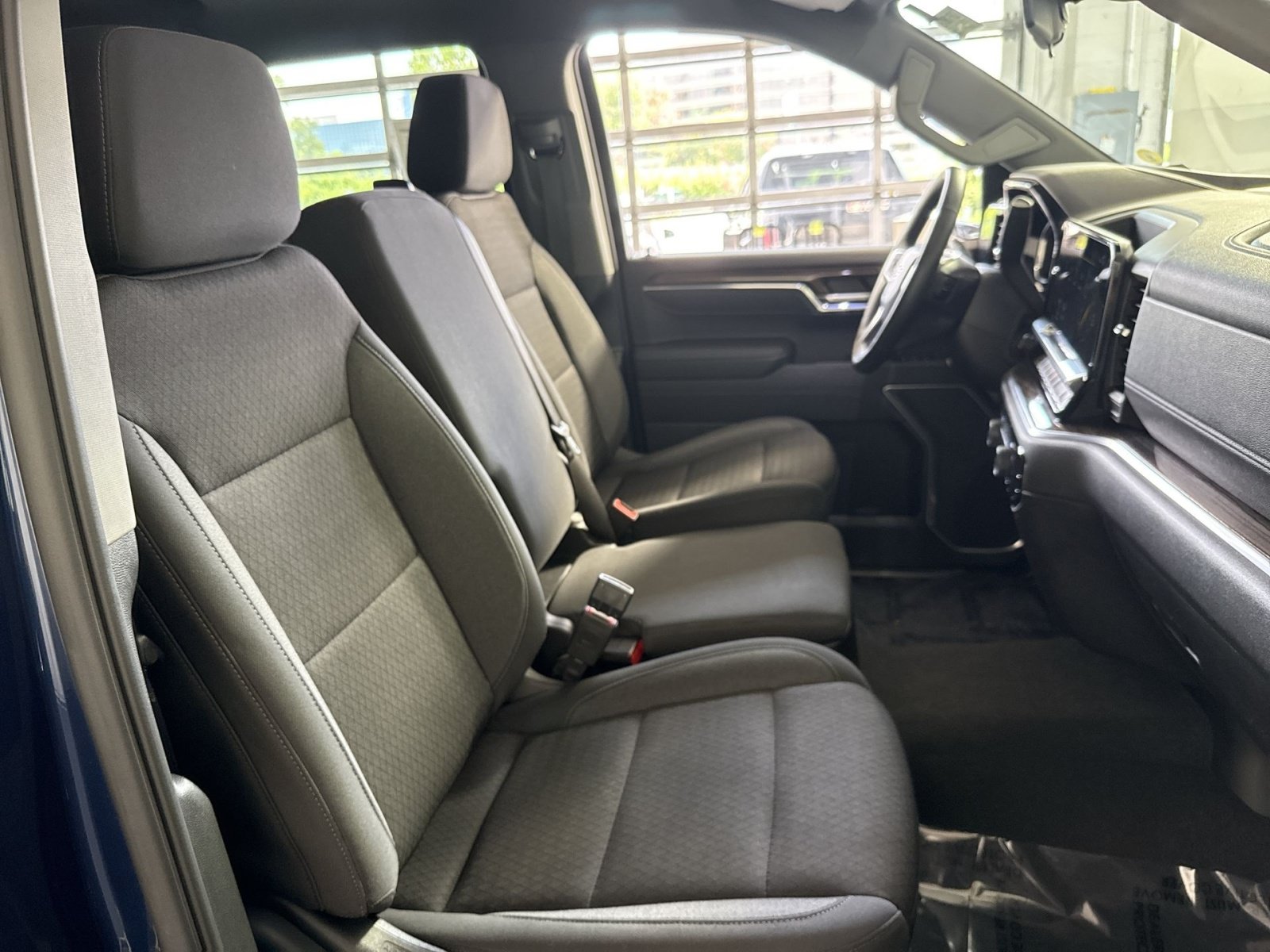 Used 2023 Chevrolet Silverado 1500 LT AWD/4WD image 27