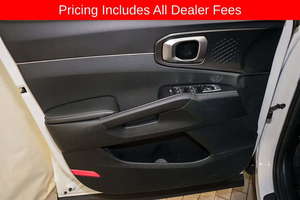 Certified 2025 Kia Sorento LX FWD image 11