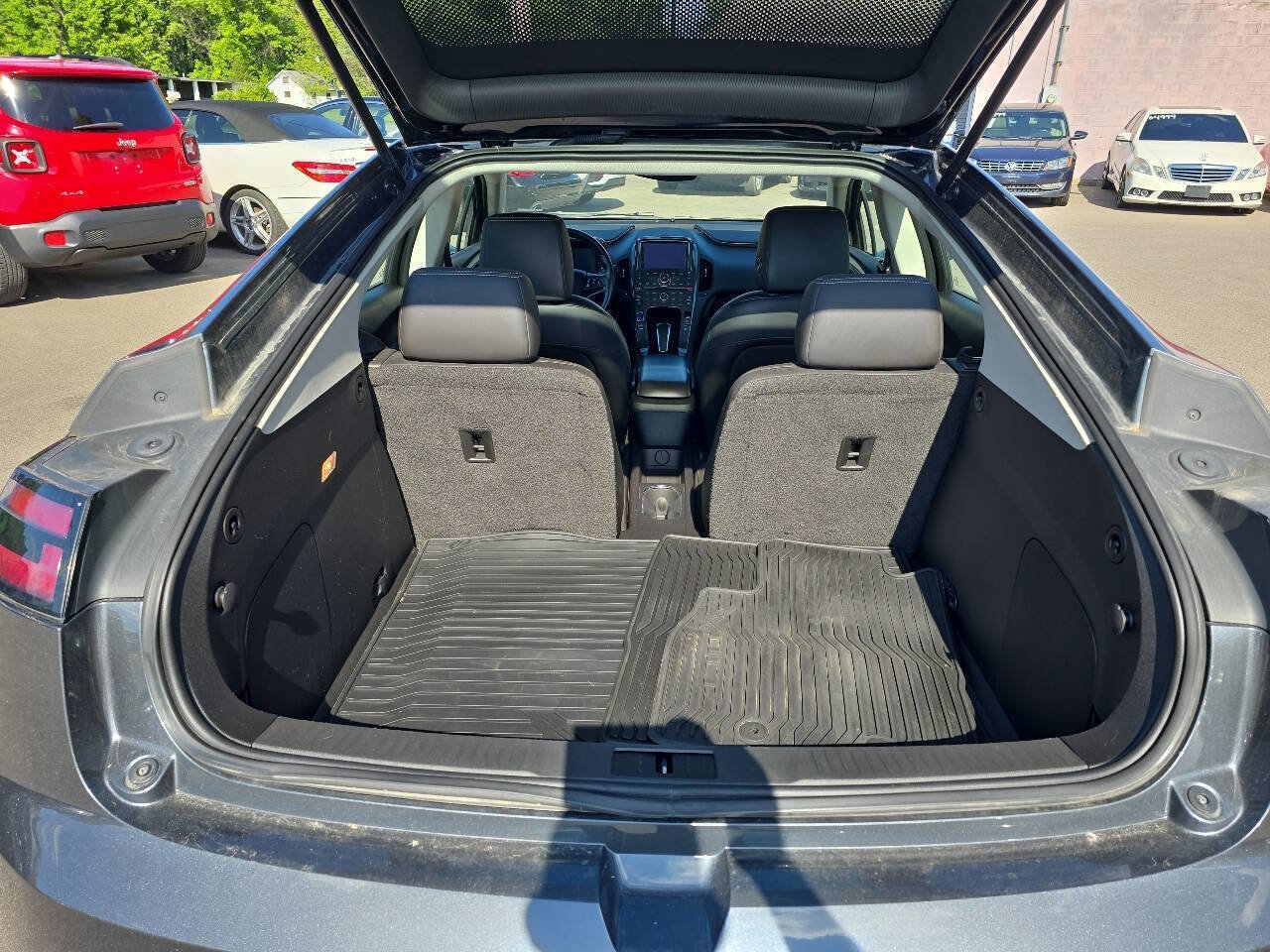 Used 2011 Chevrolet Volt Premium w/ Premium Trim Package FWD image 6