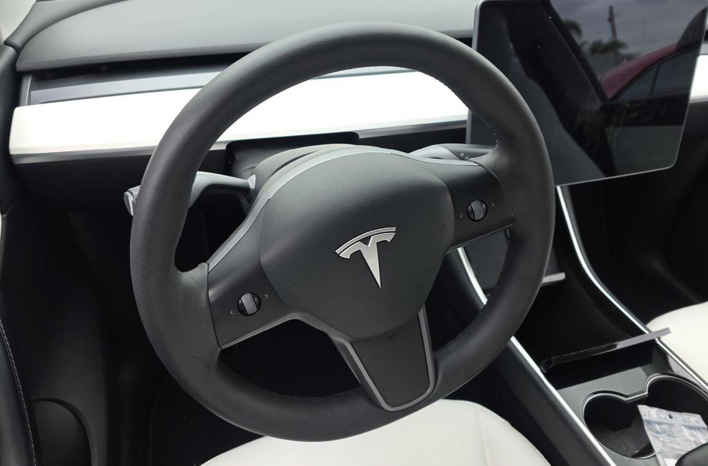 Used 2021 Tesla Model Y Long Range AWD/4WD image 5