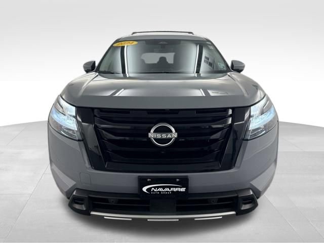 Used 2024 Nissan Pathfinder Platinum w/ Black Appearance Package FWD image 4