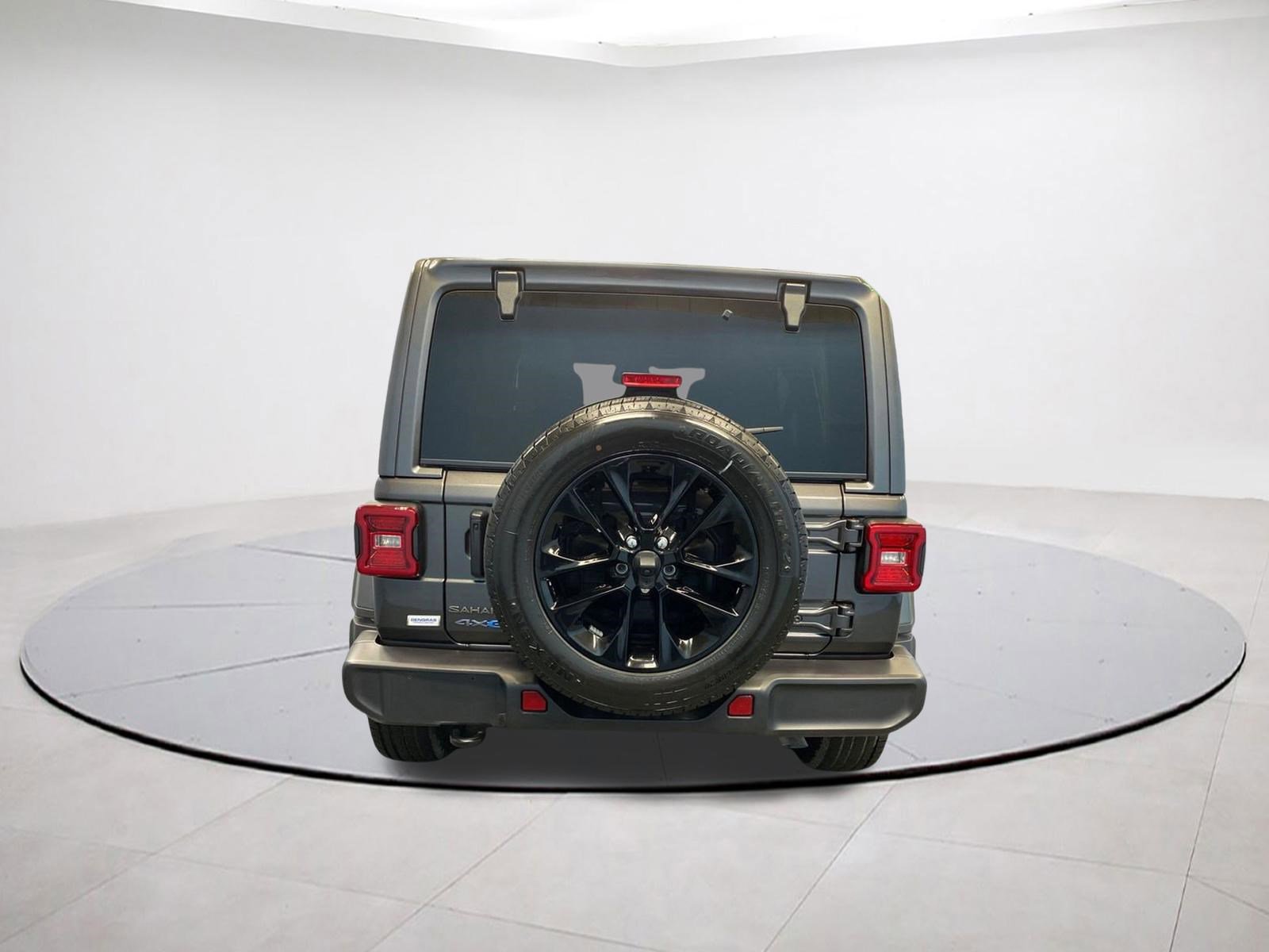 Used 2025 Jeep Wrangler Unlimited Sahara AWD/4WD image 6