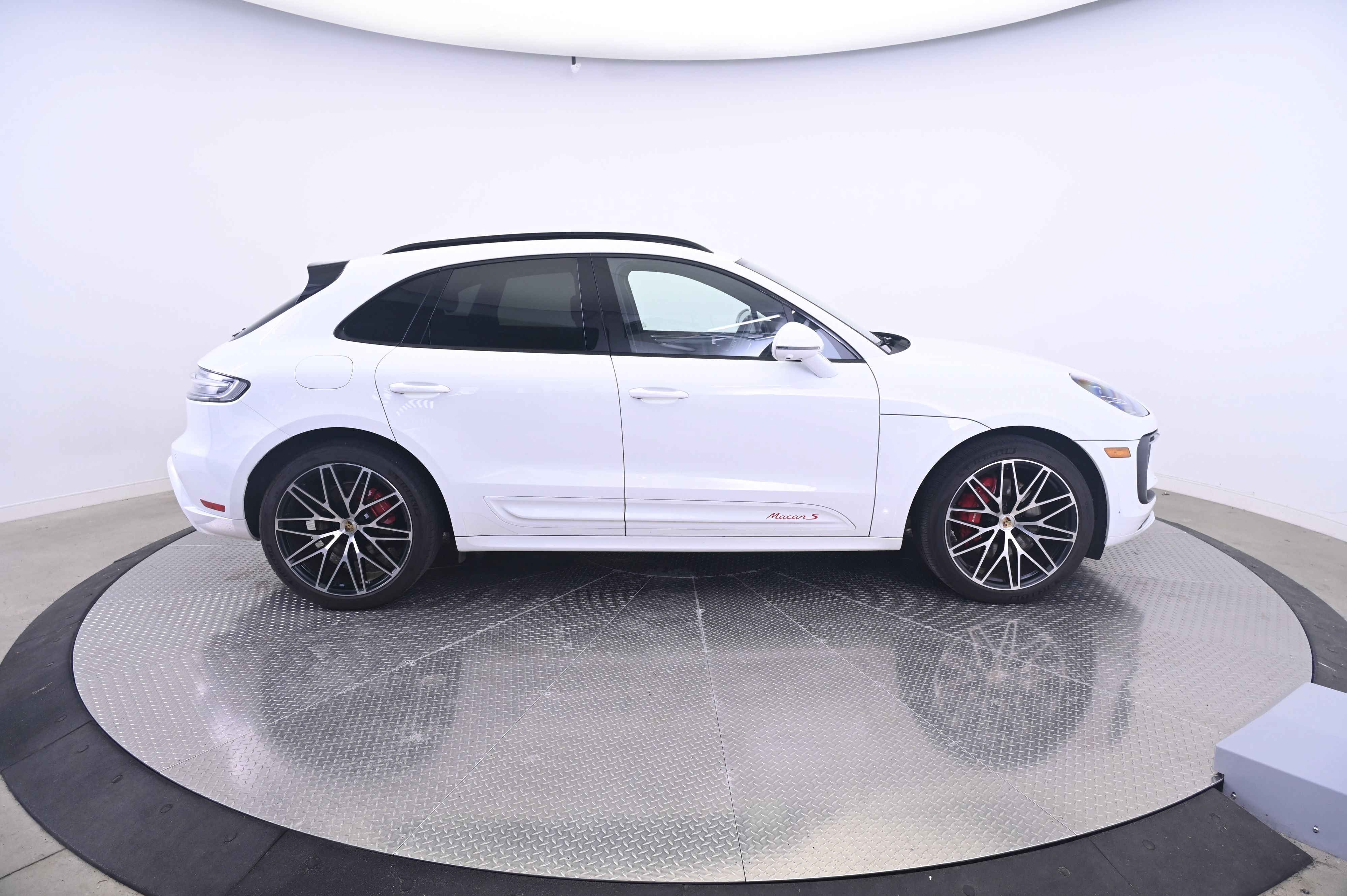Certified 2024 Porsche Macan S AWD/4WD image 8