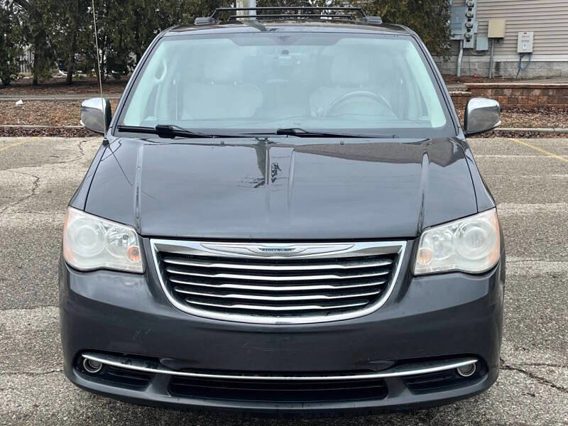 Used 2014 Chrysler Town & Country Touring w/ Driver Convenience Group image 8