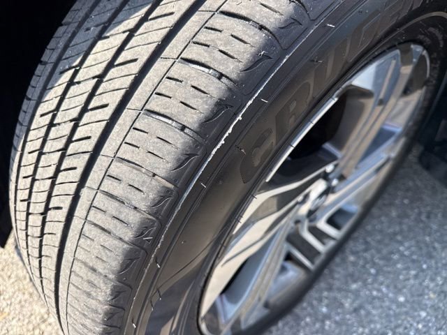 Used 2023 Hyundai Santa Fe SEL w/ Premium Package image 7