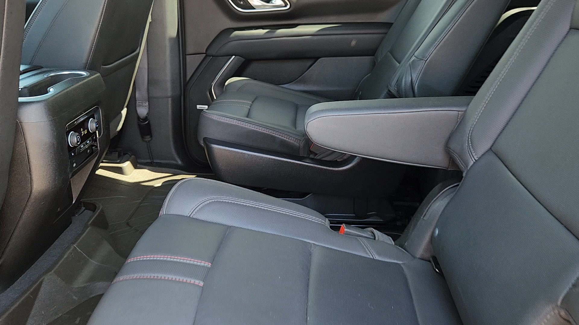 Used 2024 Chevrolet Tahoe RST w/ Luxury Package AWD/4WD image 30