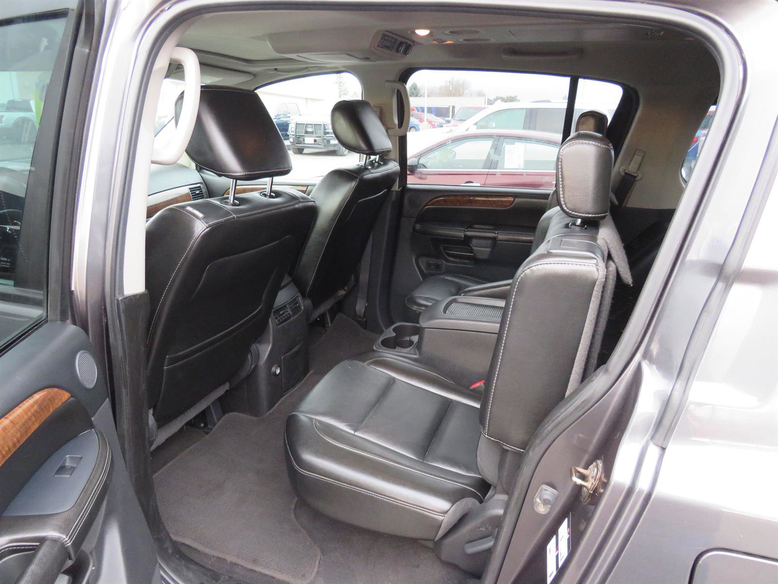 Used 2011 Nissan Armada Platinum w/ 2nd Row Captain Seat Pkg image 21
