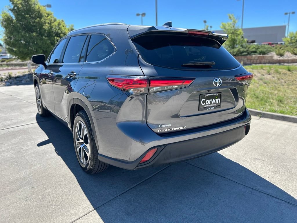 Used 2023 Toyota Highlander XLE FWD image 5