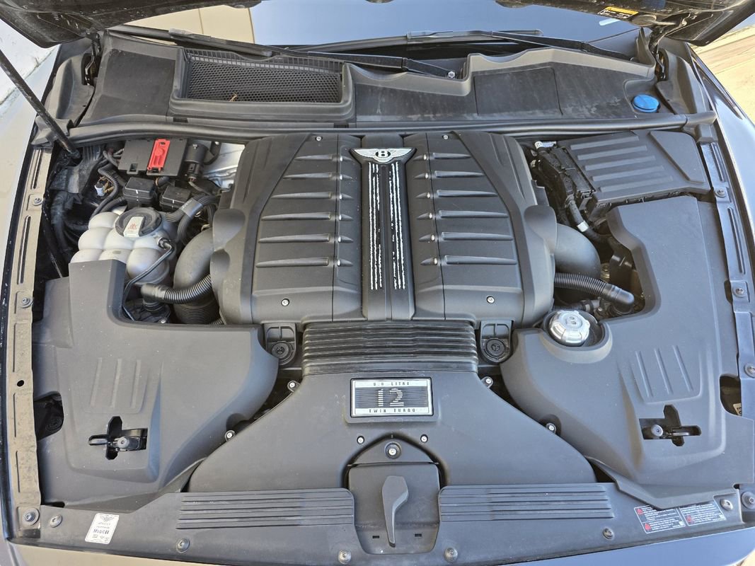 Used 2017 Bentley Bentayga image 35