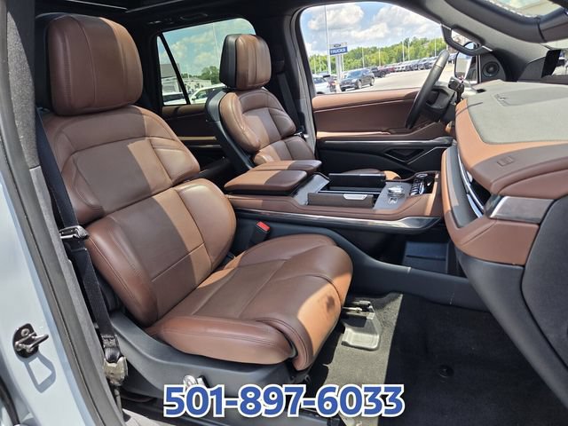 Certified 2025 Lincoln Navigator Reserve AWD/4WD image 16