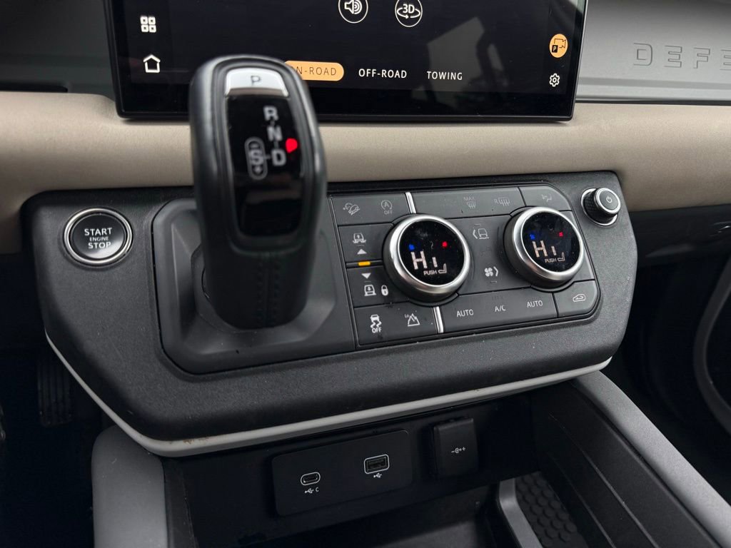 Used 2023 Land Rover Defender 130 X-Dynamic SE image 18