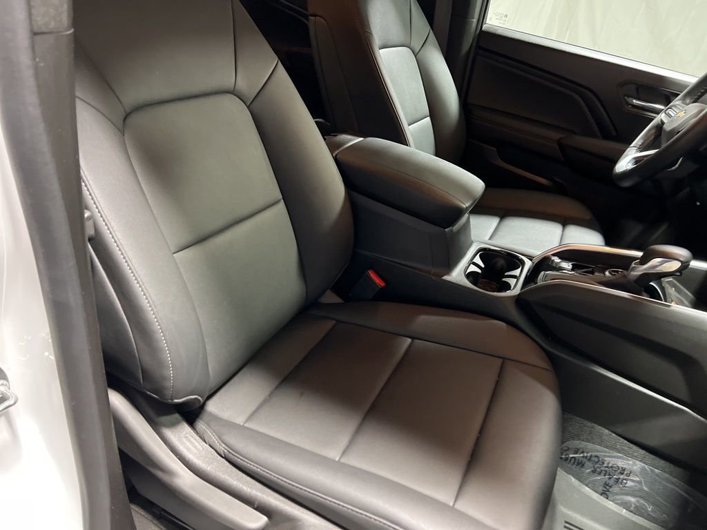 Used 2025 Chevrolet Colorado LT w/ LT Convenience Package image 11