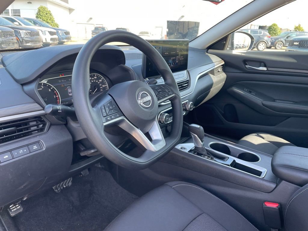 Used 2025 Nissan Altima 2.5 SV w/ SV Special Edition Package image 9