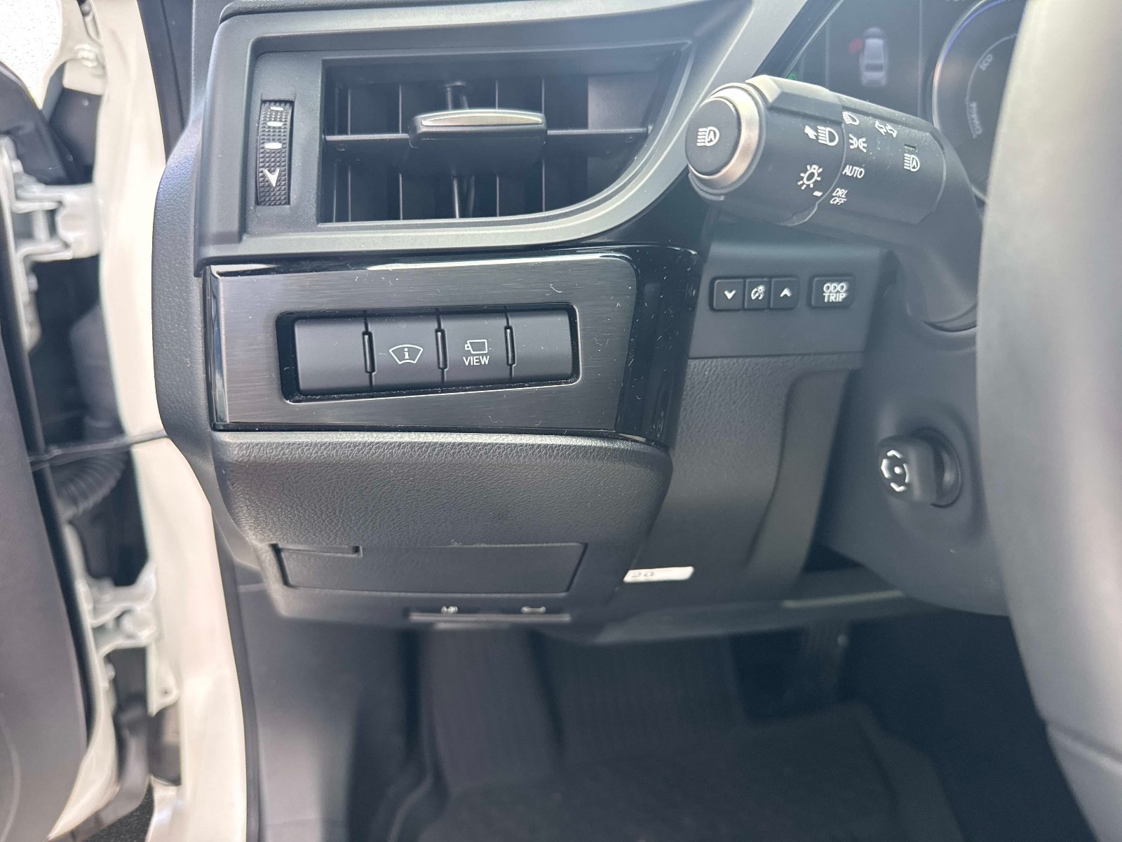 Certified 2023 Lexus ES 300h Ultra Luxury w/ Accessory Package (Z2) FWD image 31