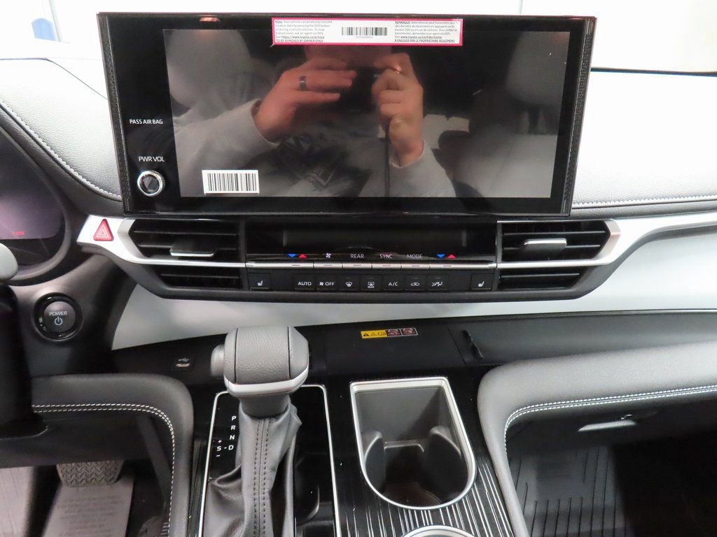 Used 2025 Toyota Sienna XSE image 13