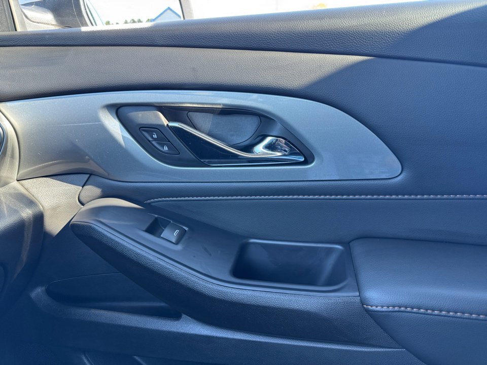 Used 2021 Chevrolet Traverse LT image 35