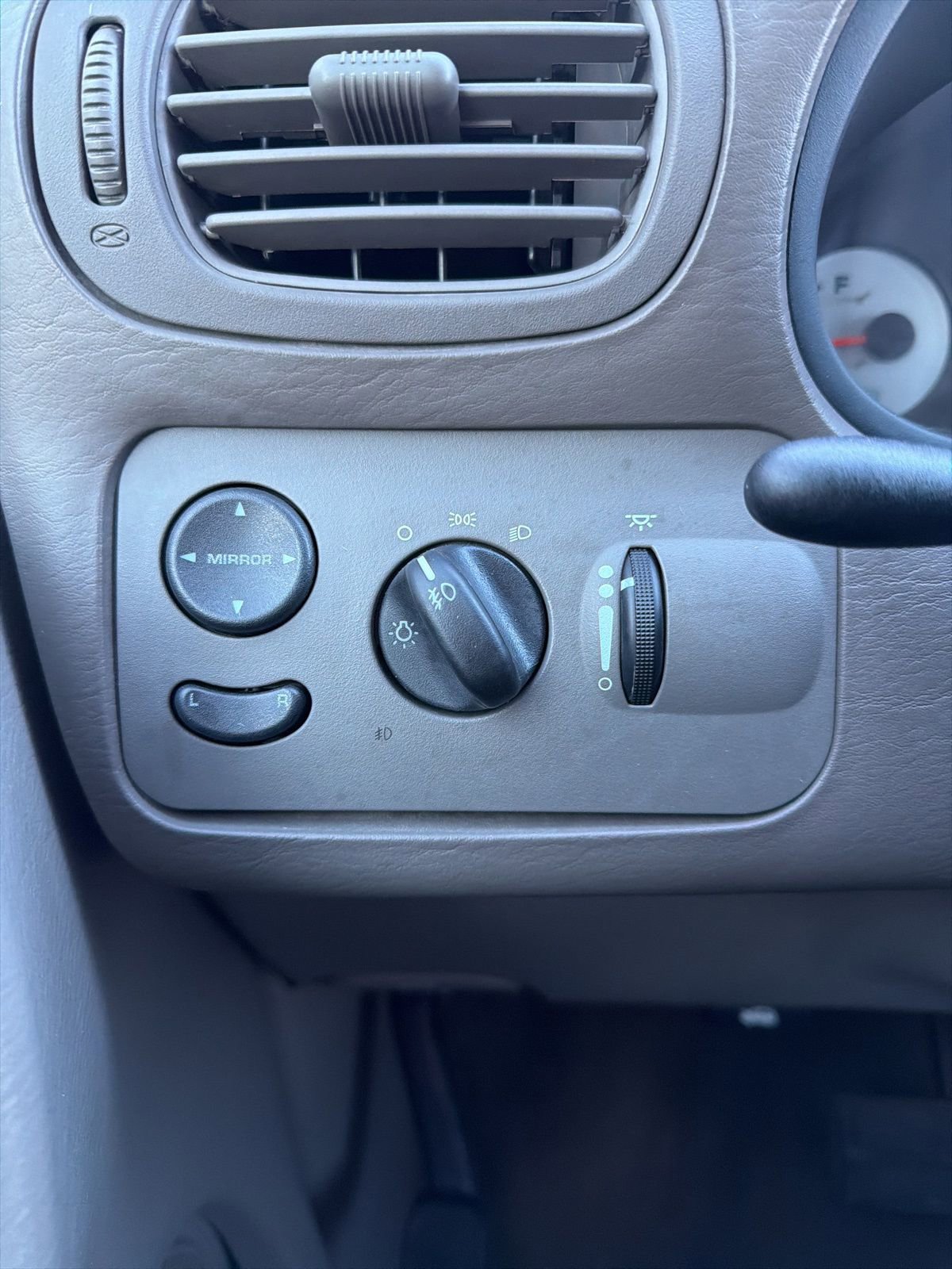 Used 2003 Dodge Grand Caravan Sport image 48