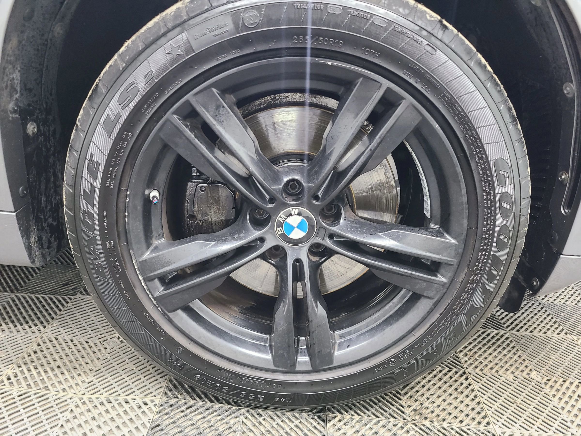 Used 2017 BMW X5 xDrive50i w/ Executive Package AWD/4WD image 15