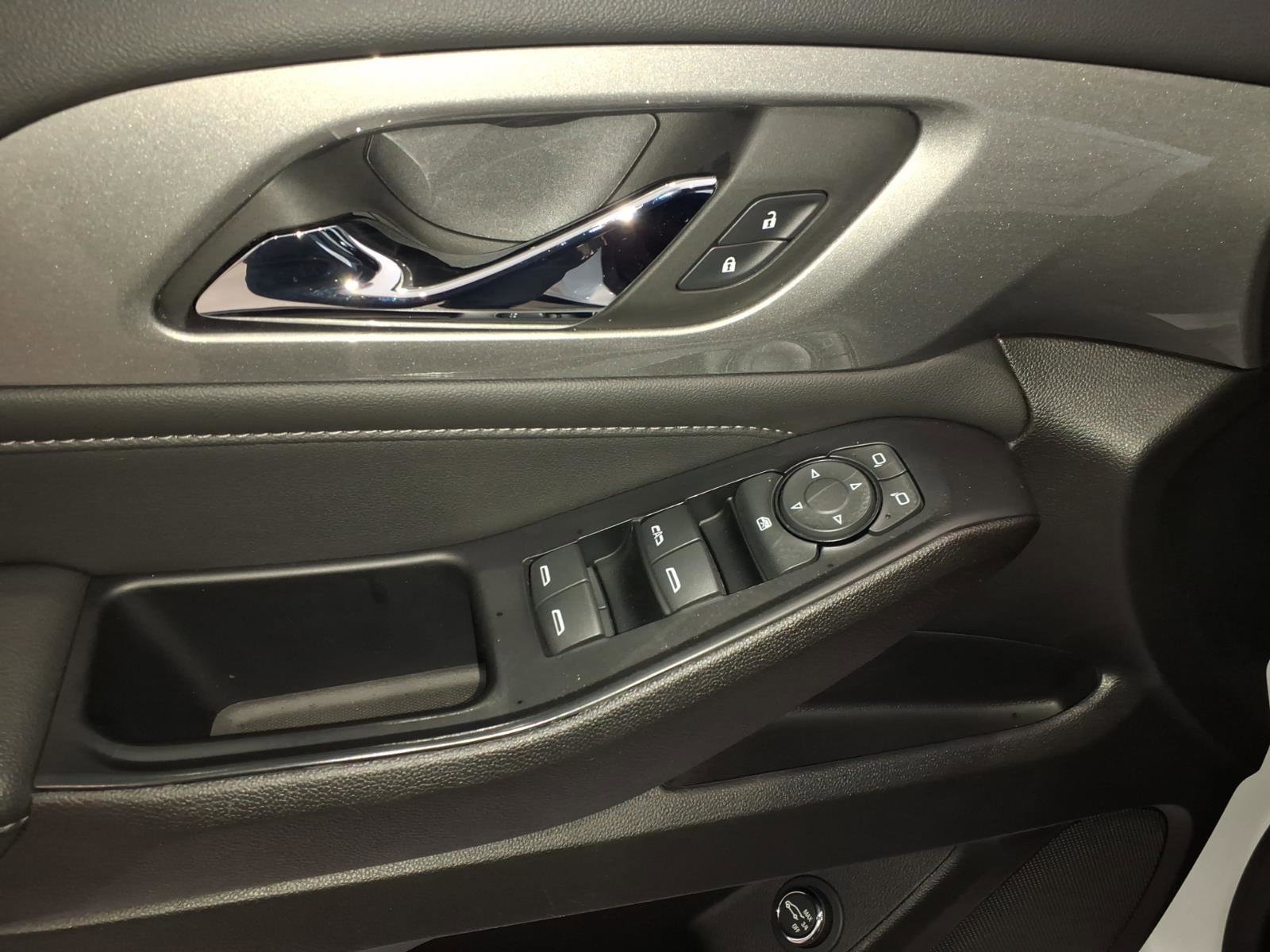 Used 2023 Chevrolet Traverse LT image 13